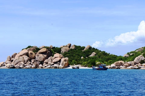 Experiencing wonderful life on Binh Ba island